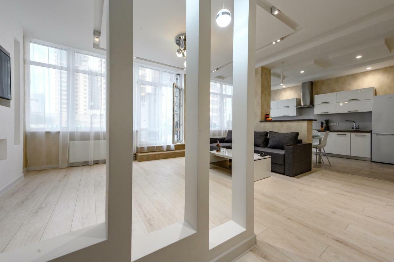 с террасой 80 м в аркадии Apartment *